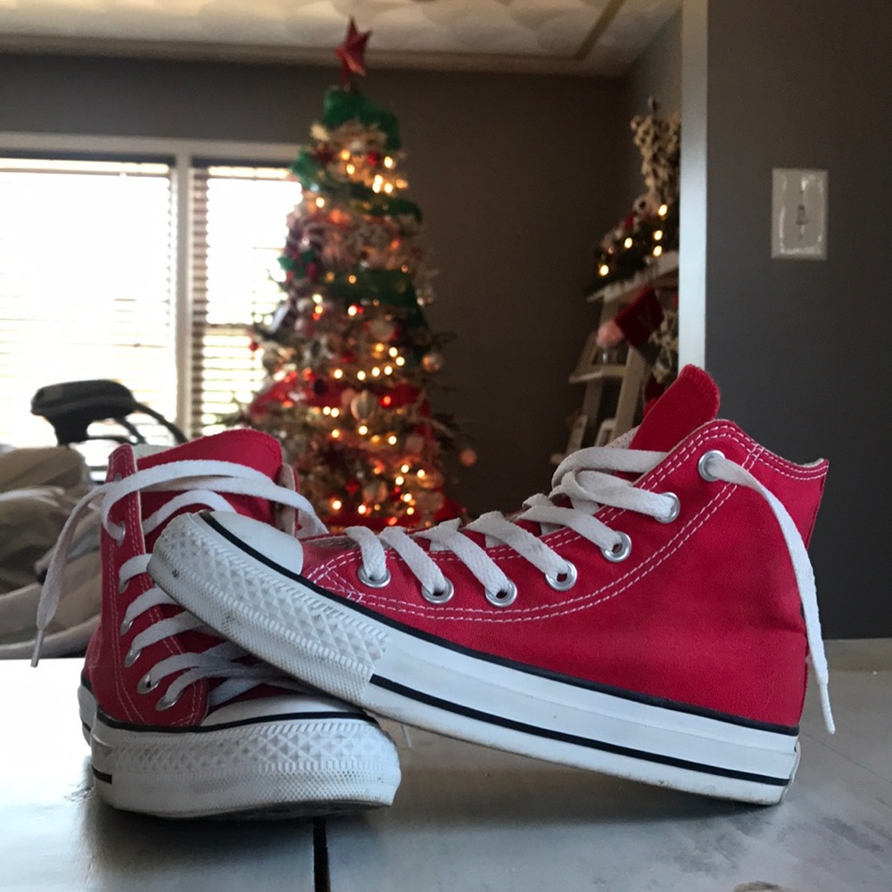 Red converse chucks